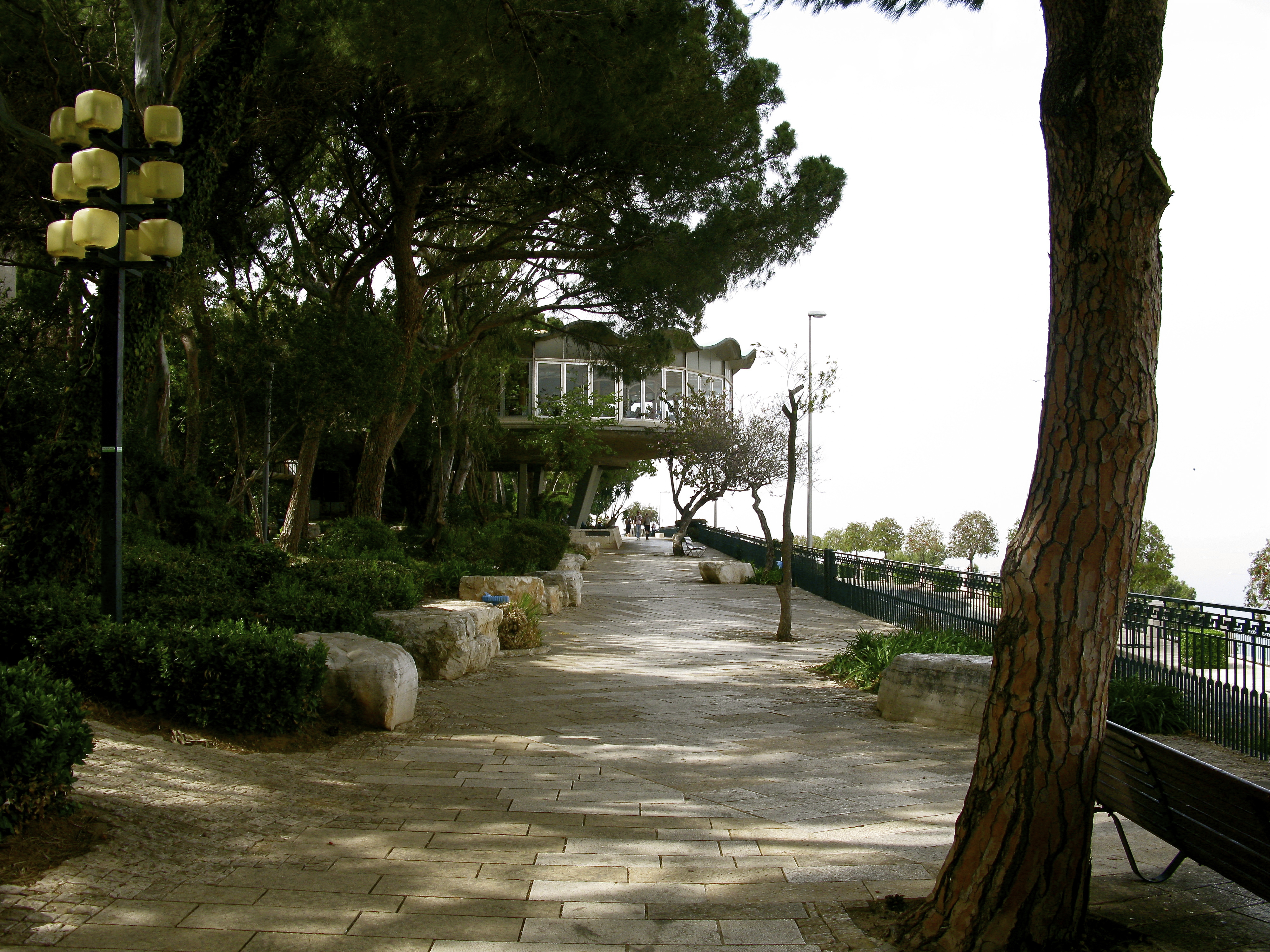 Nostalgic Haifa-Glam