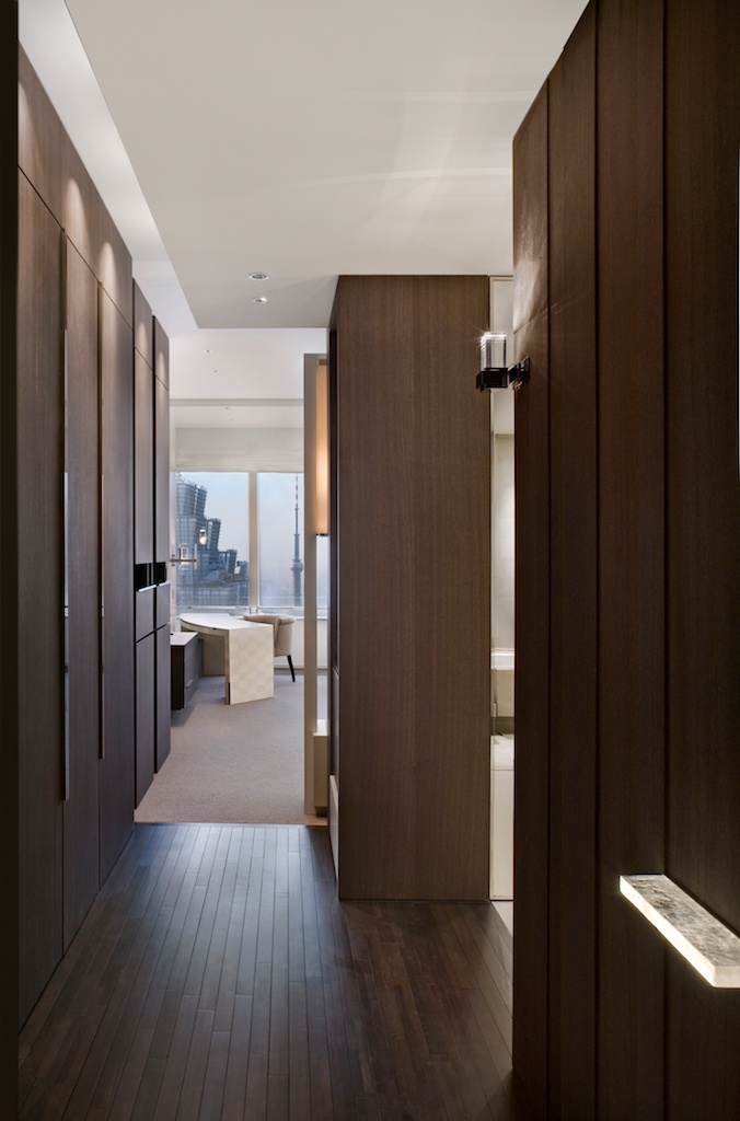 0863_15 Park Hyatt Shanghai – Park Room_closet 22 Zen Suite