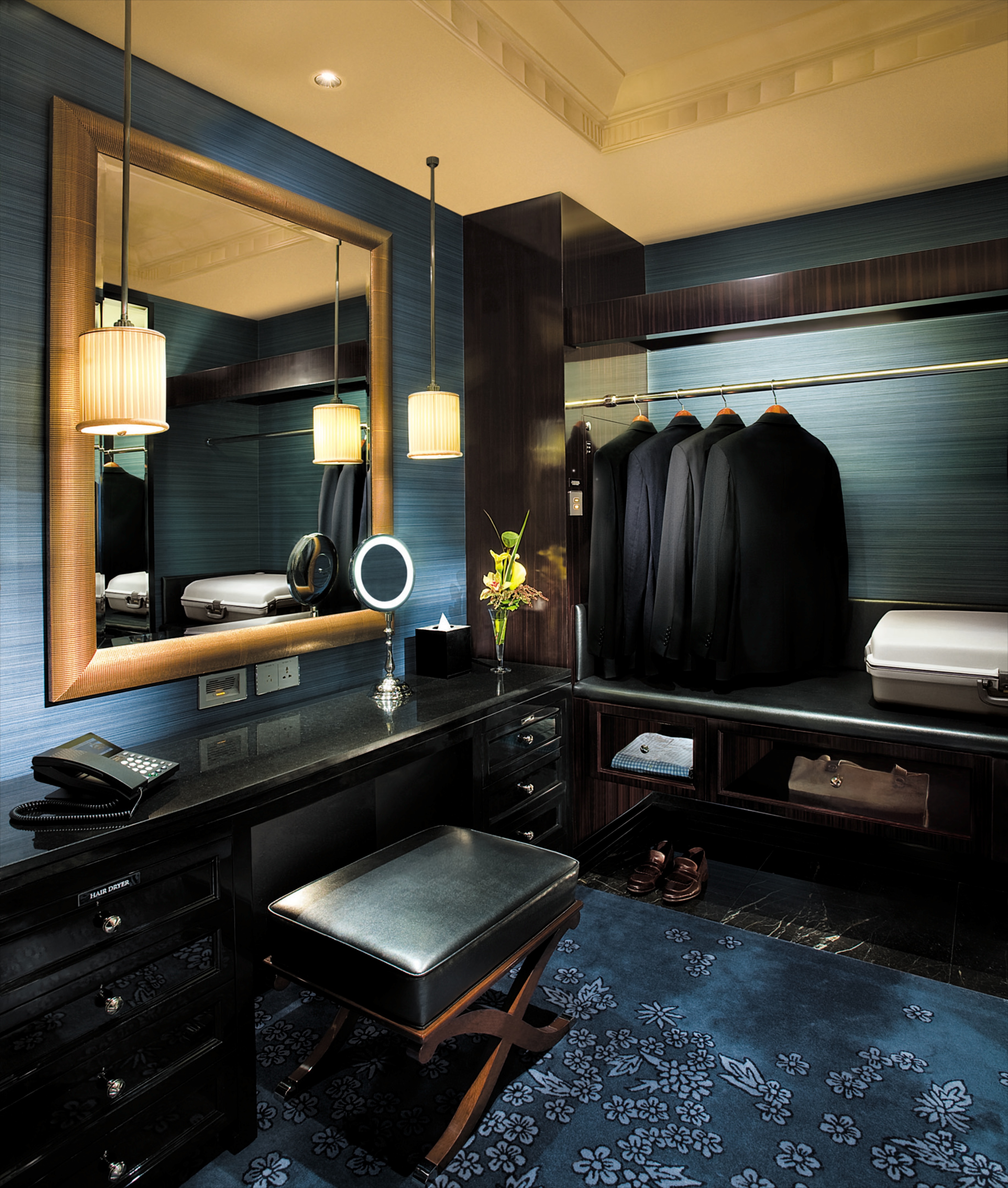 Deluxe Room Dressing Room 4 I am too Sexy for my Bathtub