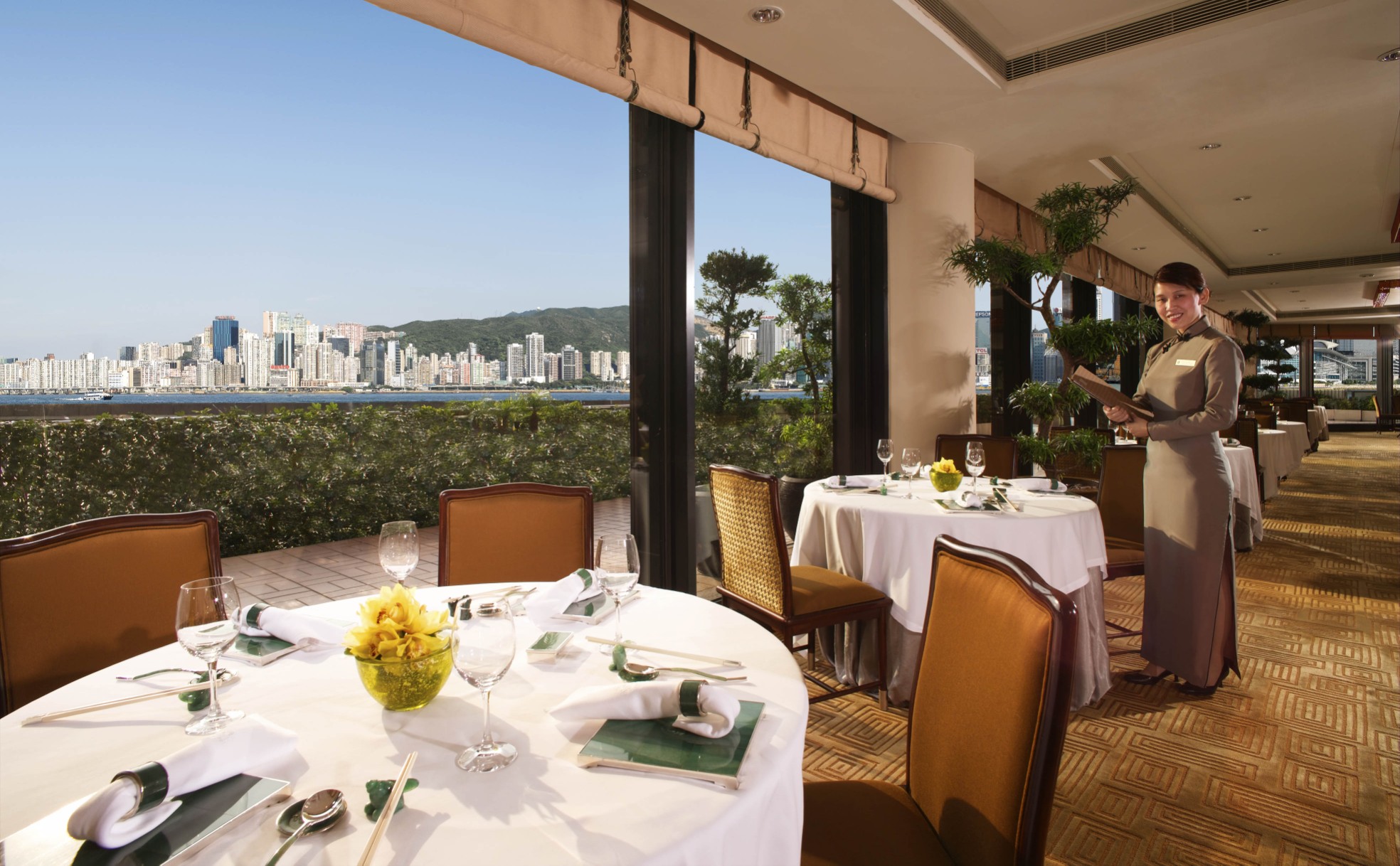 39 Yan Toh Heen with harbourview – daytime Nine Dragons and Feng Shui at InterContinental