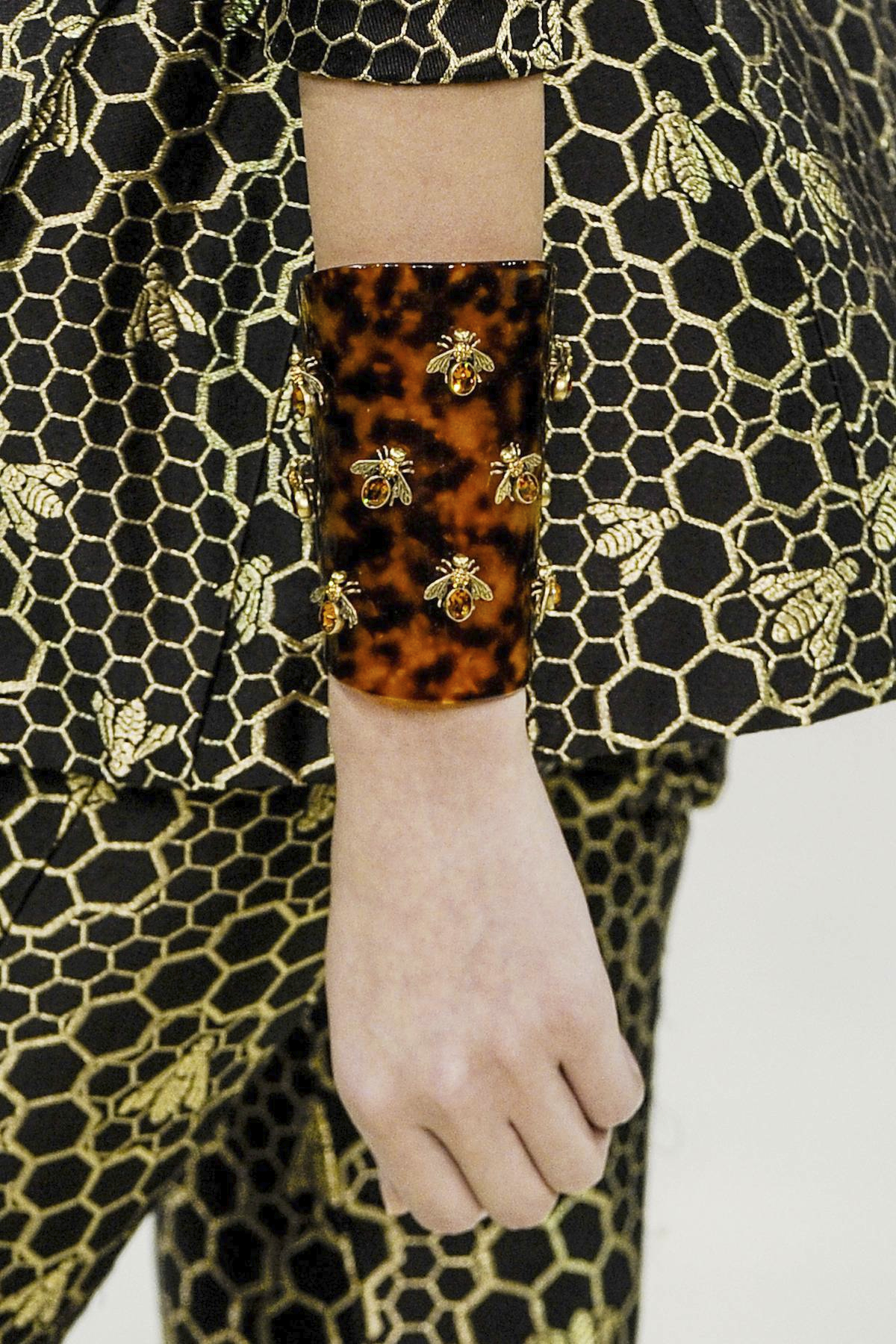 a_4-1.5x Alexander McQueen Bees Season