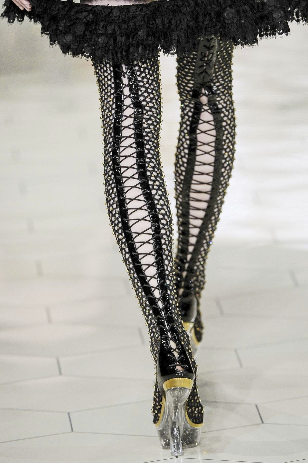 a_4-13.5x Alexander McQueen Bees Season