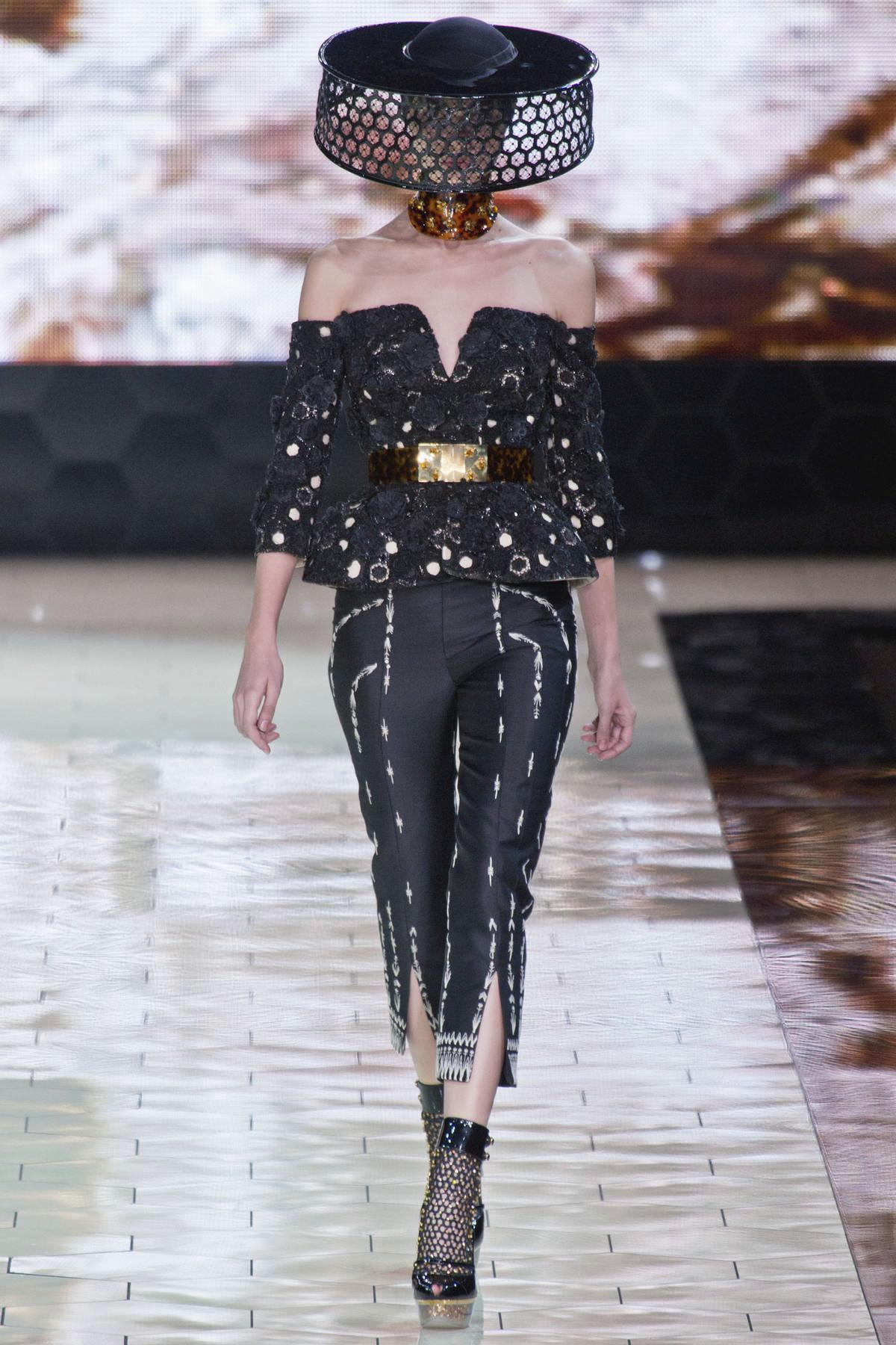a_4-21.5x Alexander McQueen Bees Season