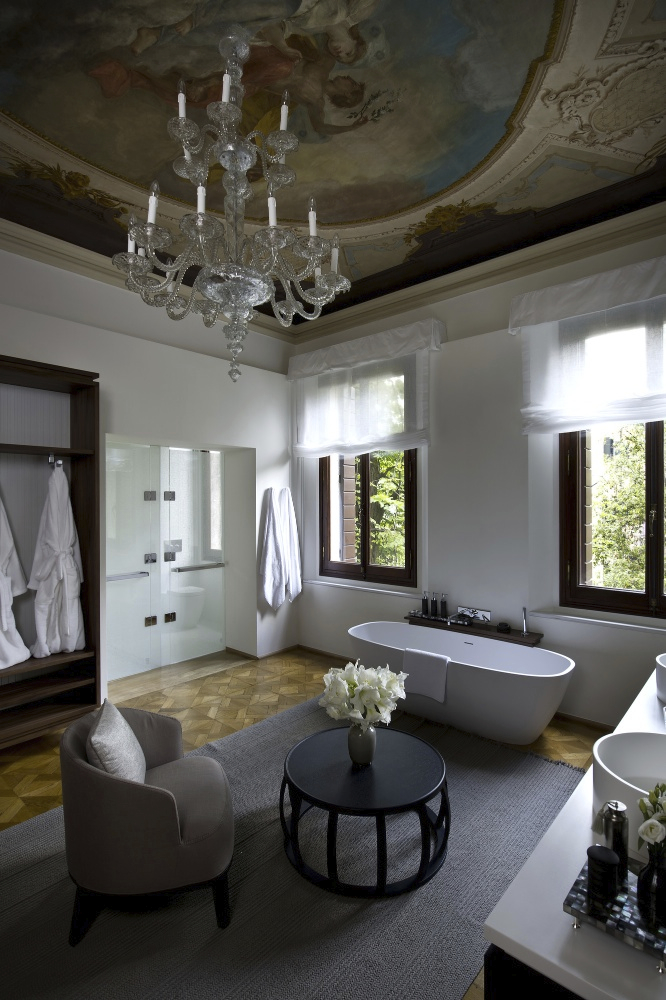 Aman Canal Grande Venice - Palazzo Chamber Bathroom