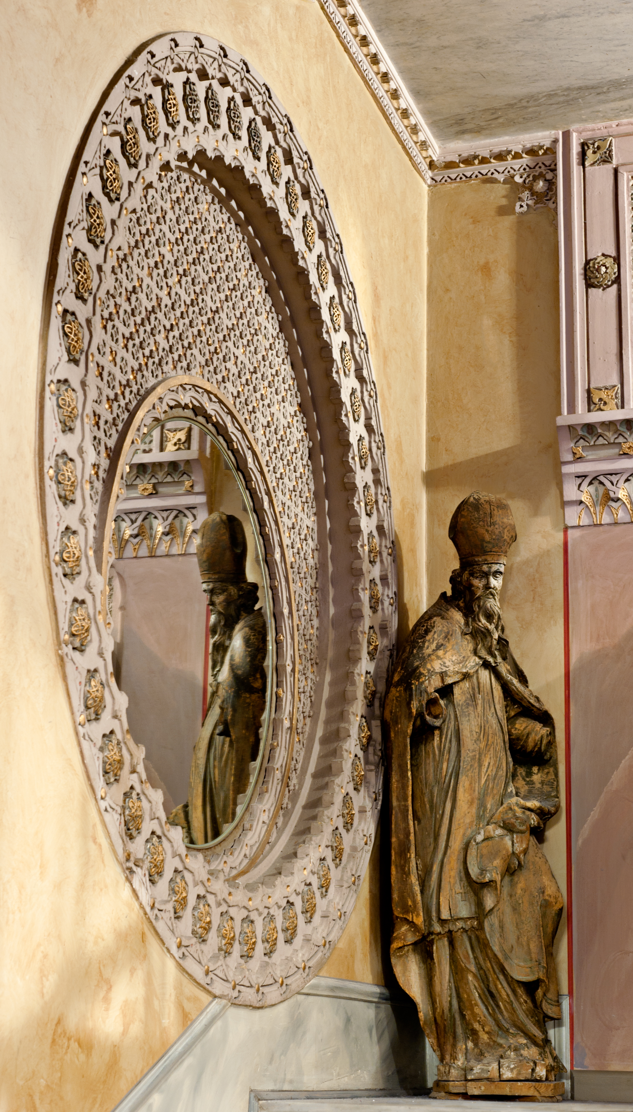 Statue Villa Crespi Arabesque Fairy Tale