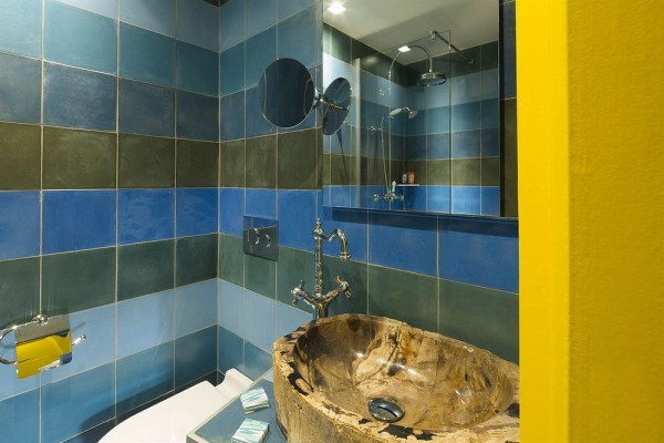 hotel-du-continent-bathroom-600x400