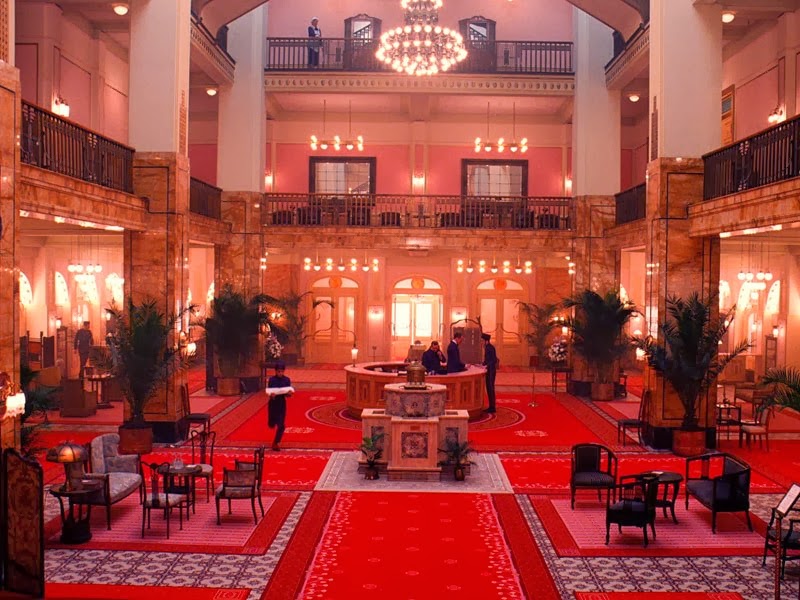 item4.rendition.slideshowWideVertical.grand-budapest-hotel-set-05-lobby-german-jugendstil-decor