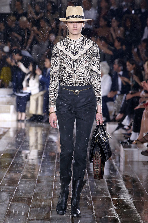 silhouette_16 Dior Cruise 2019 Mexican Amazons influence