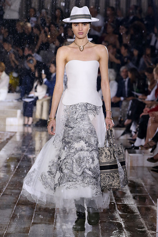silhouette_39 Dior Cruise 2019 Mexican Amazons influence
