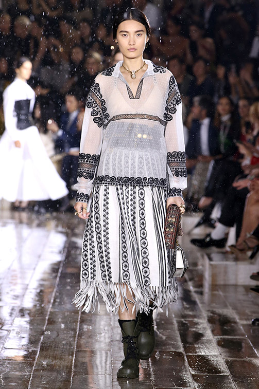 silhouette_60 Dior Cruise 2019 Mexican Amazons influence